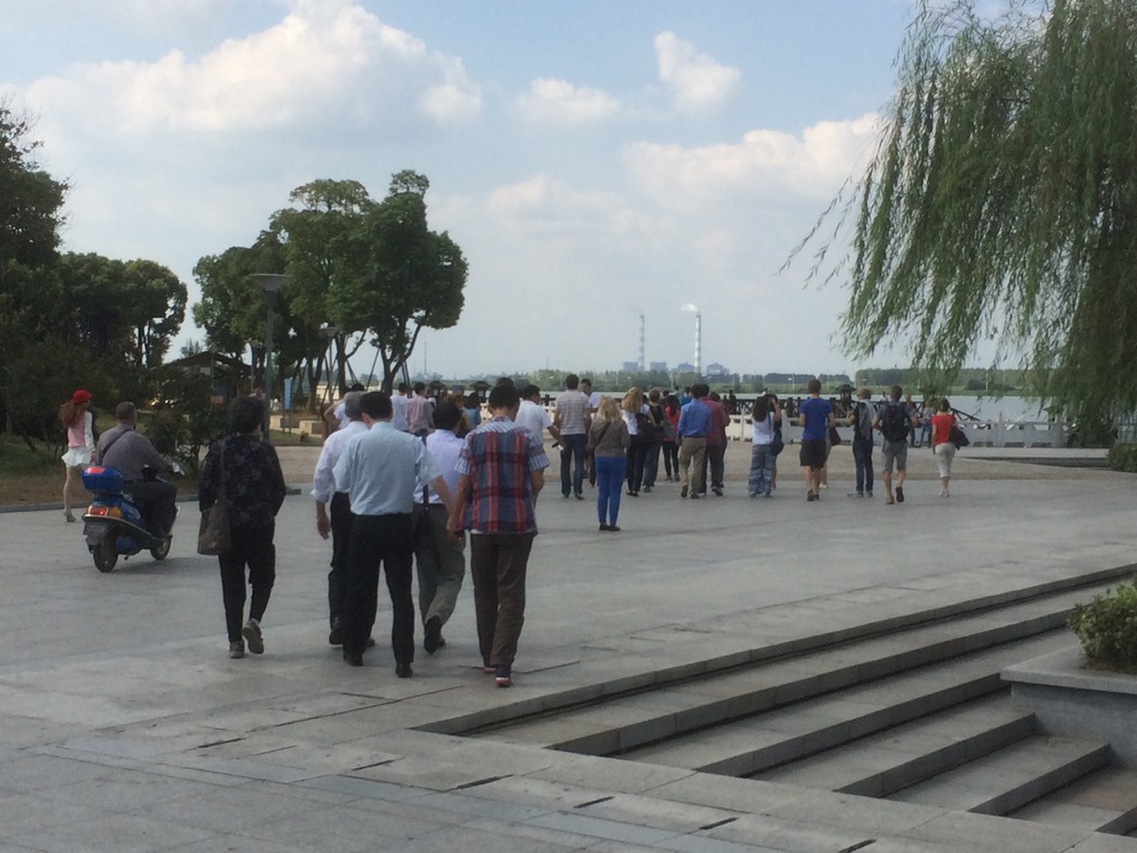 Stroll along the Yangtsee river.